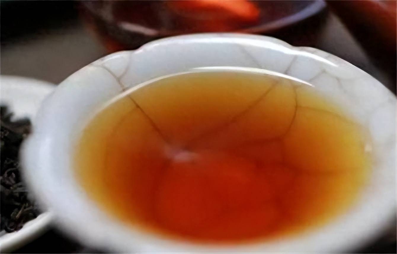 茶叶是酸性还是碱性的？如果茶叶出现酸味，属于正常现象吗？ 