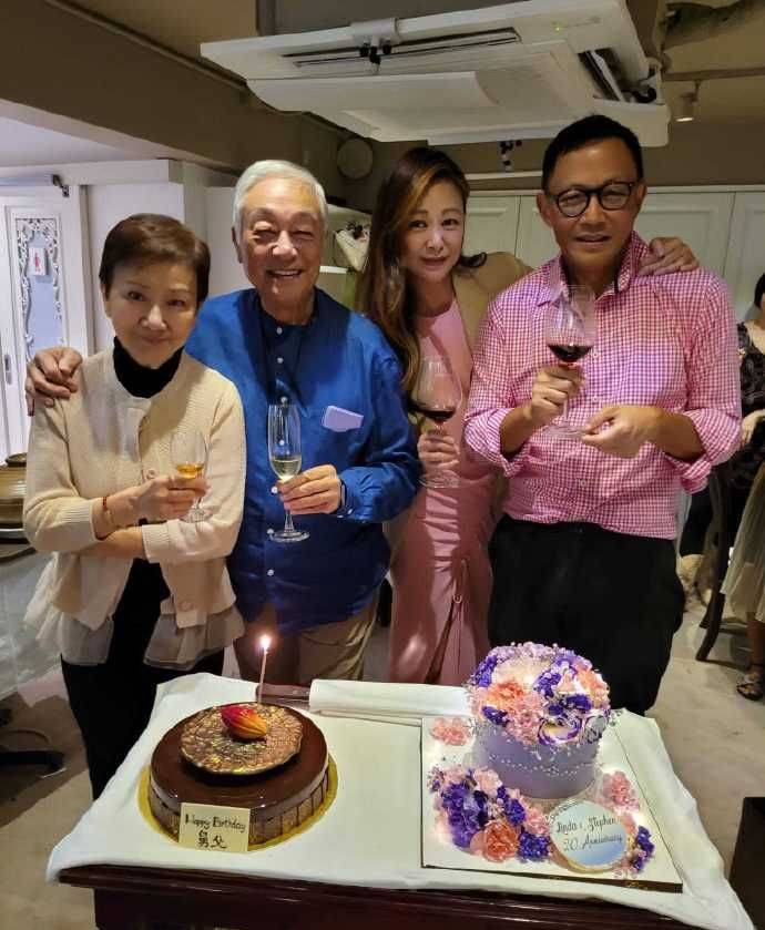 王馨平与郑嘉颖当年因为父亲干预束手无措分手,找富商结婚20年不生子