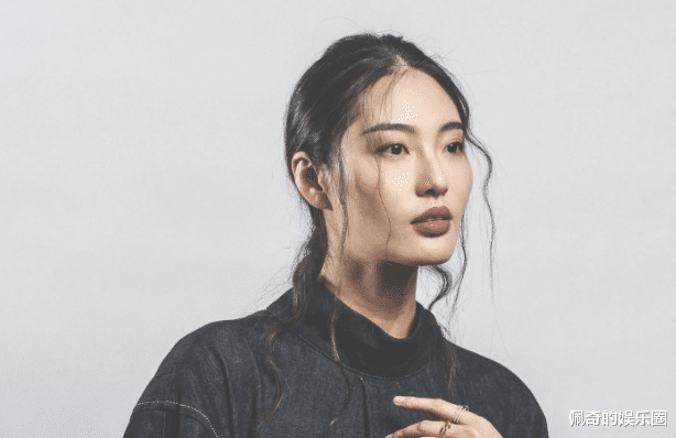 拥有运动员经验的陈碧珂，作品不多，却给人留下了很好的印象