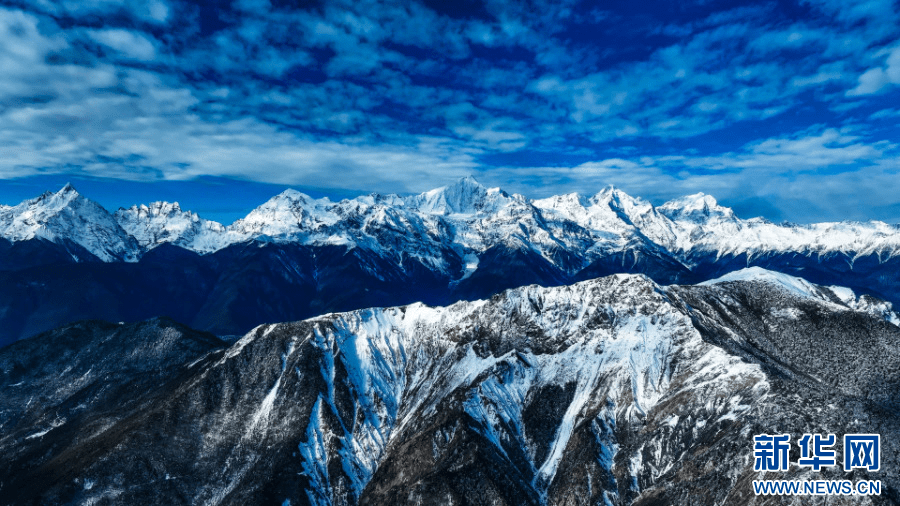多角度记录梅里雪山最高峰卡瓦格博峰美景-梅里主峰卡瓦格博日照金山