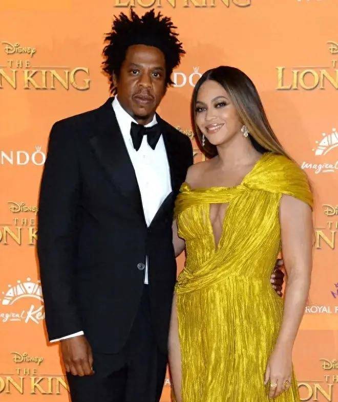 蕾哈娜及众多明星参加了碧昂丝在五星级酒店举办的豪华生日派对_丽莎