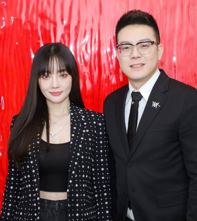 李小璐才是"丝袜腿"典范!