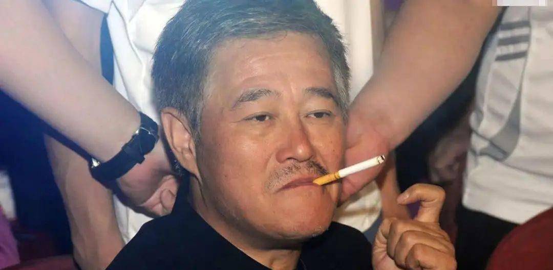 当年赵本山大病一场,痊愈后花3亿买私人飞机,所有人以为他疯了