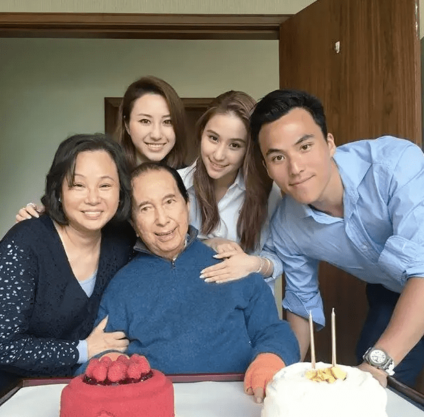 32岁何猷启是赌王与三太陈婉珍生育的龙凤胎儿子,他和何超莲一样有过