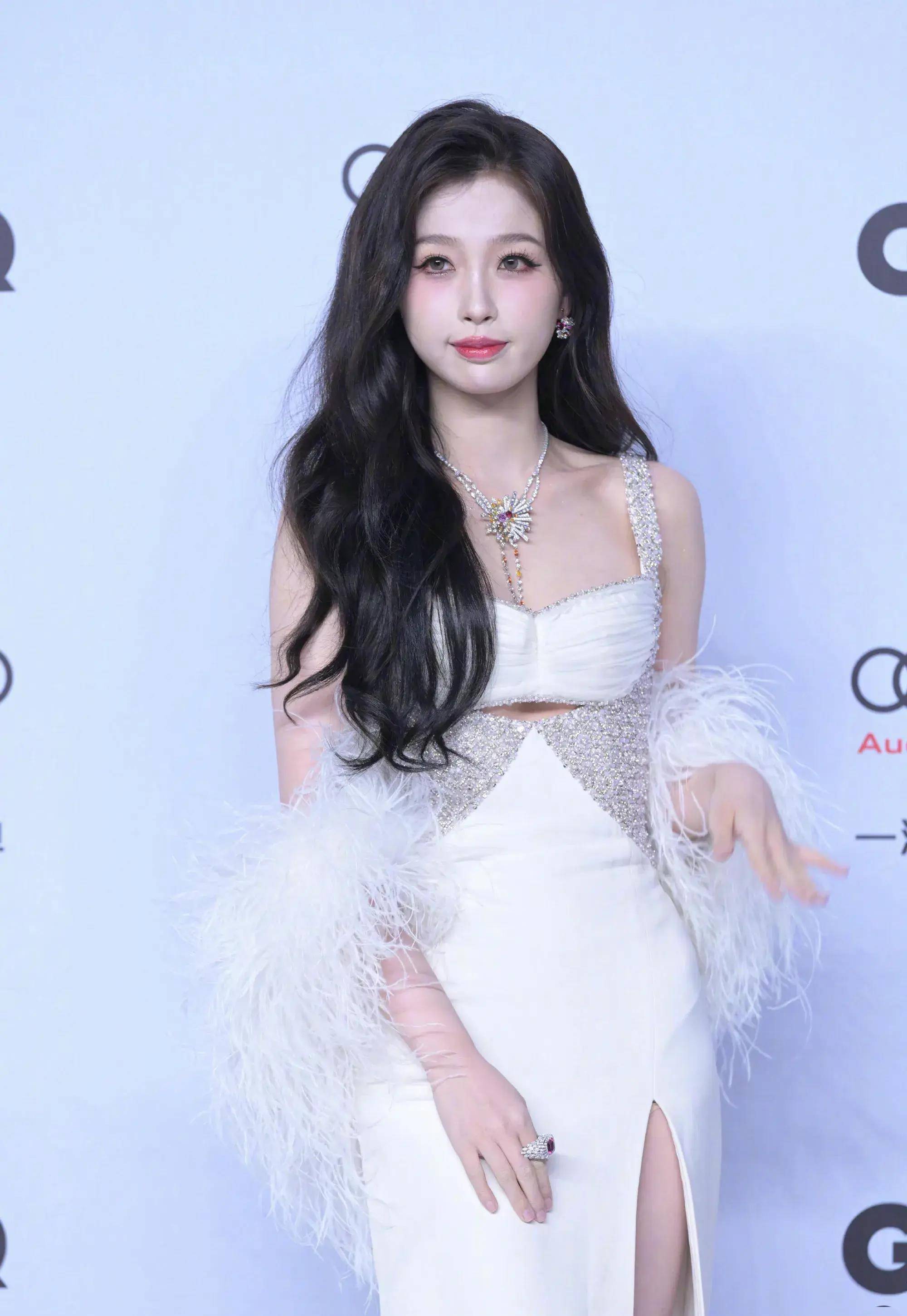 杨幂颜值回春,杨紫瘦出下颌线,倪妮失手,人鱼造型泛滥_状态_李沁_美的