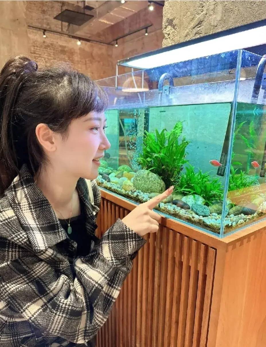 蒿俊闵的老婆:发表声明和蒿俊闵分手,疑似蒿俊闵有外遇!