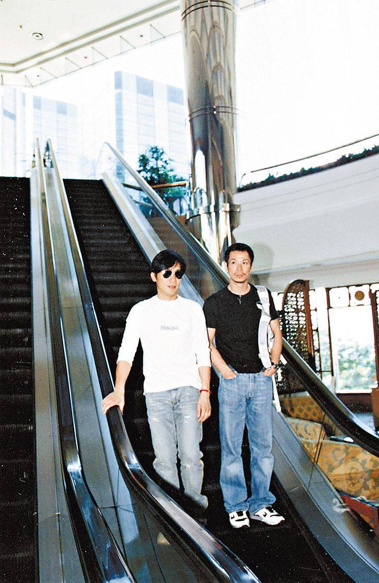 颈部青筋浮现,至今未婚为照顾妈妈住进公屋_吴廷烨_梁朝伟_邱淑贞