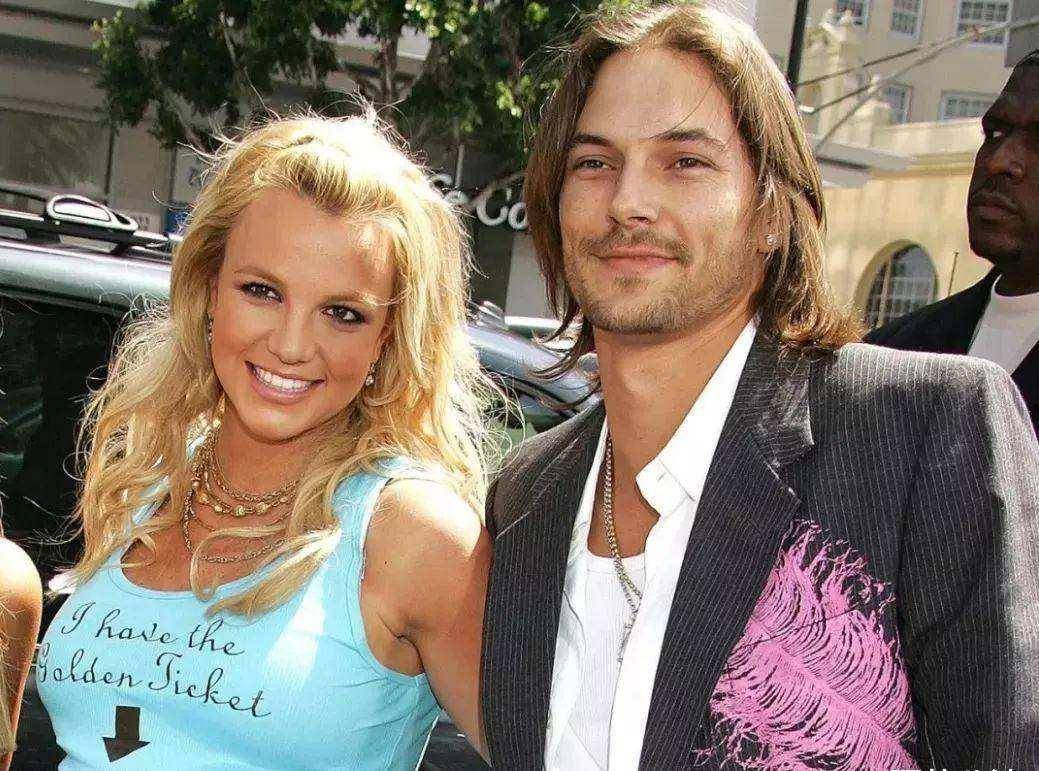 布兰妮：被父亲奴役、体内放节育器，如今父亲截肢，粉丝称其报应_搜狐网, image size:1039x771