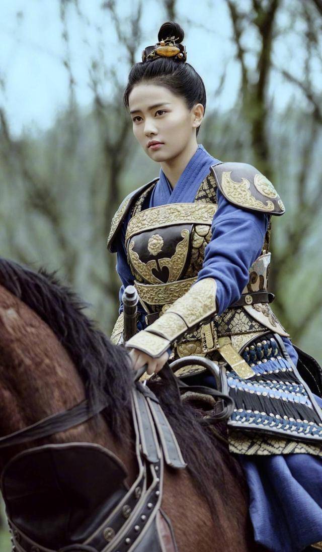 脸,一个成顶流一个却死活都红不了,连于正都发愁_李一桐_刘涛_演艺圈