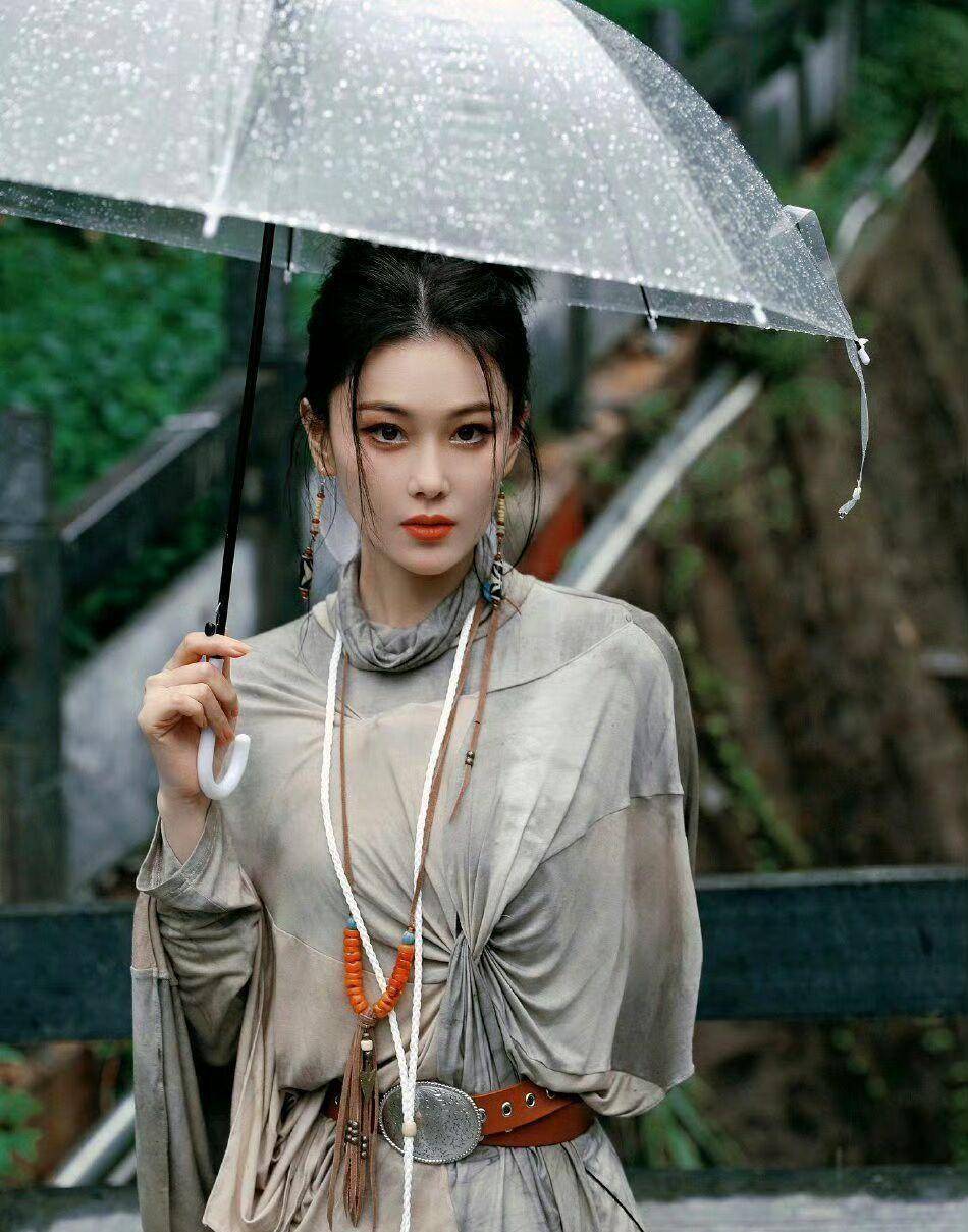 但别以为这个女孩只靠颜值谋生!