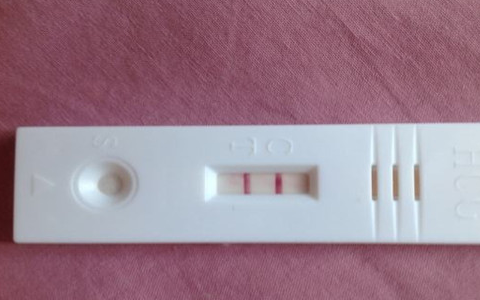 如果验孕棒出现这个提示:一深一浅两条杠,有可能是宫外孕_检测_事情