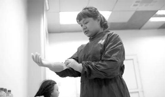 90后美女入殓师李淑萍:从不主动和人握手,一天只能缝合一具遗体_工作