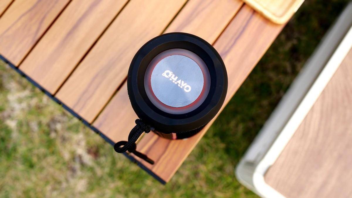 露营好物:雷登X30户外便携蓝牙音箱,澎湃重低音,RGB炫彩灯效