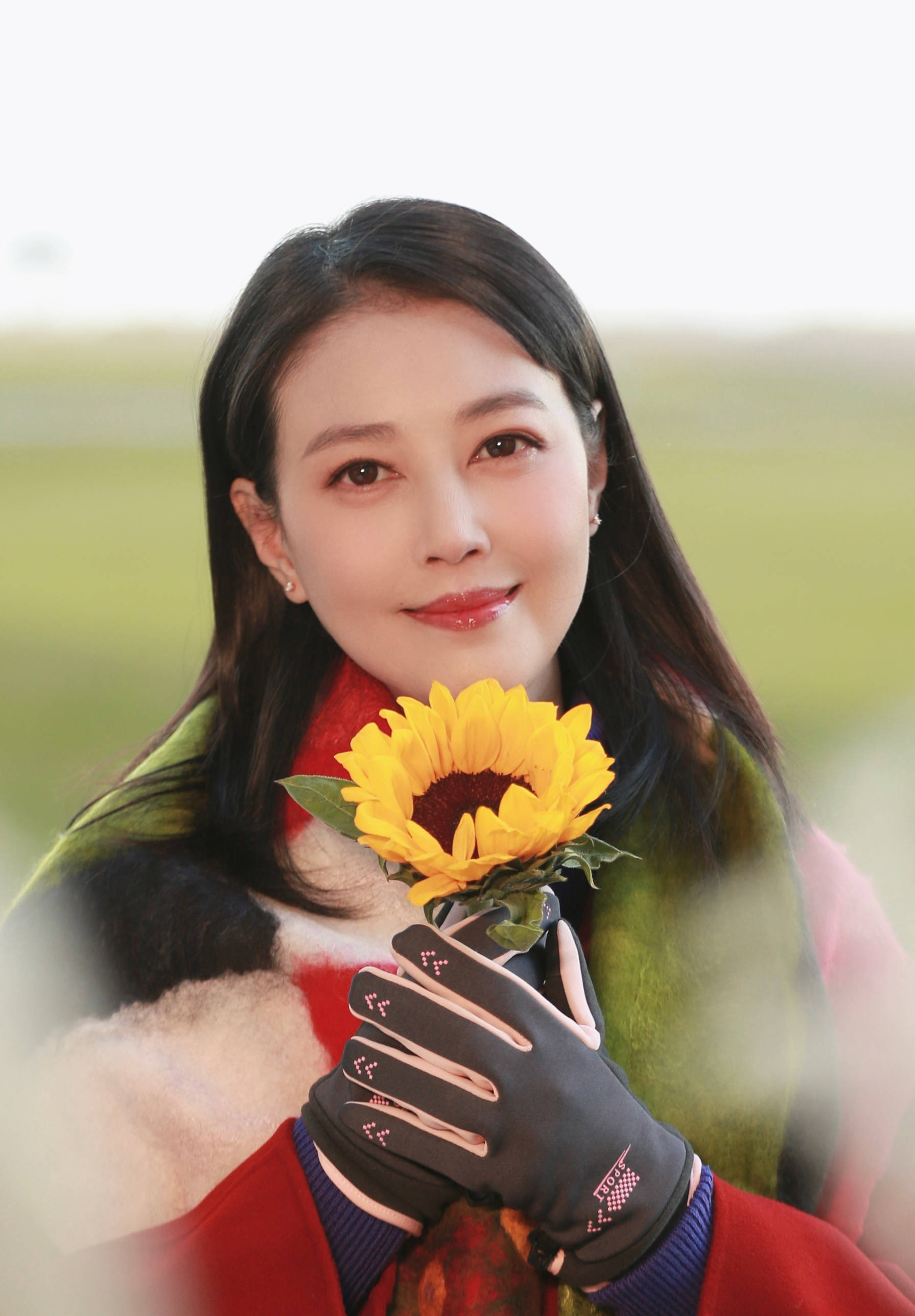 57岁周海媚被证实离世,母亲携家人发布讣告,最后一次公开露面状态超好