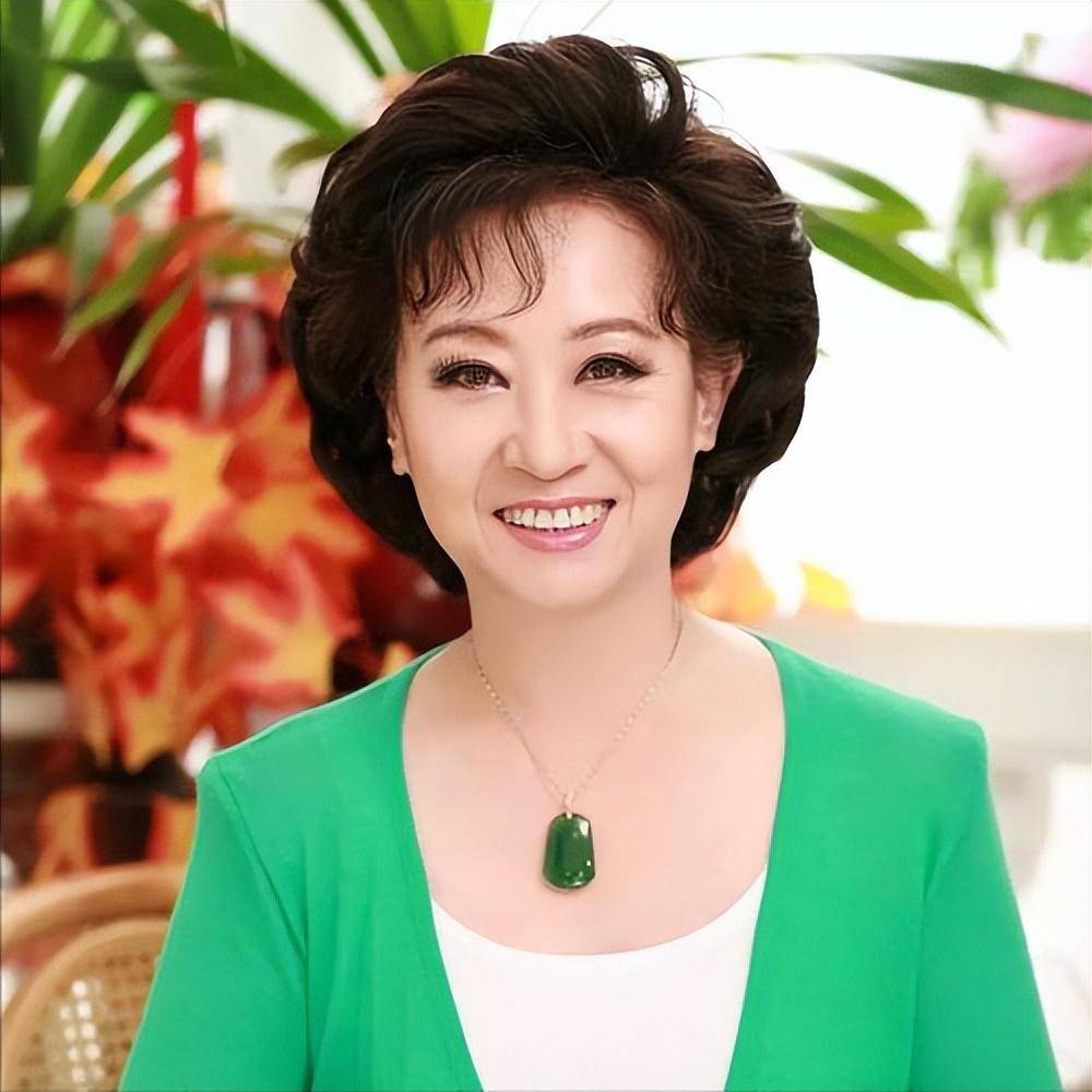 著名主持人,退休8年被央视返聘,今72岁被誉为最美姥姥_张悦_张越_人生