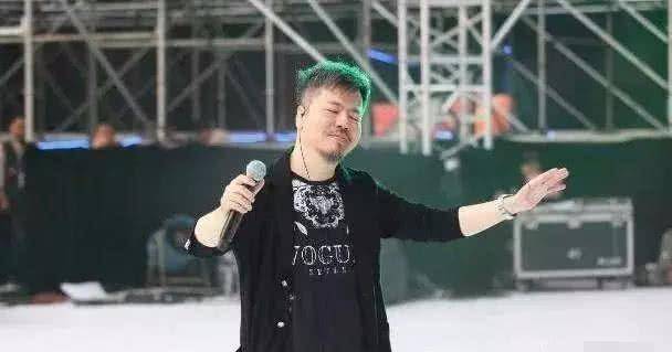 对自己过度自信,豁出去家底在鸟巢开演唱会,结果赔了个底朝天_黄国伦