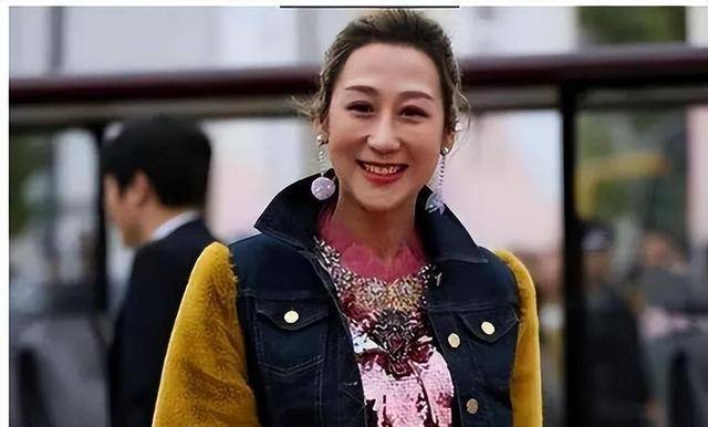 嫁大16岁陈浩民,5年剖4胎从不坐月子,38岁的蒋丽莎怎么样了_婚姻_家庭