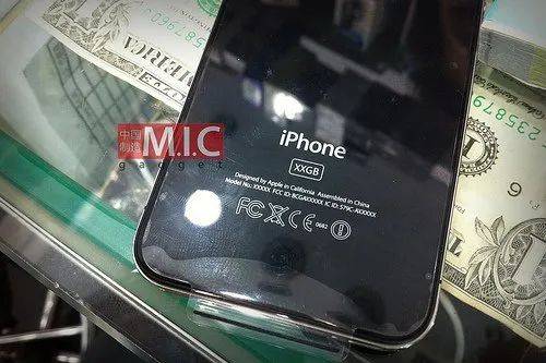 图:被泄露的iphone4原型机同时,由于背后巨大的商业利益,这类盗取样机