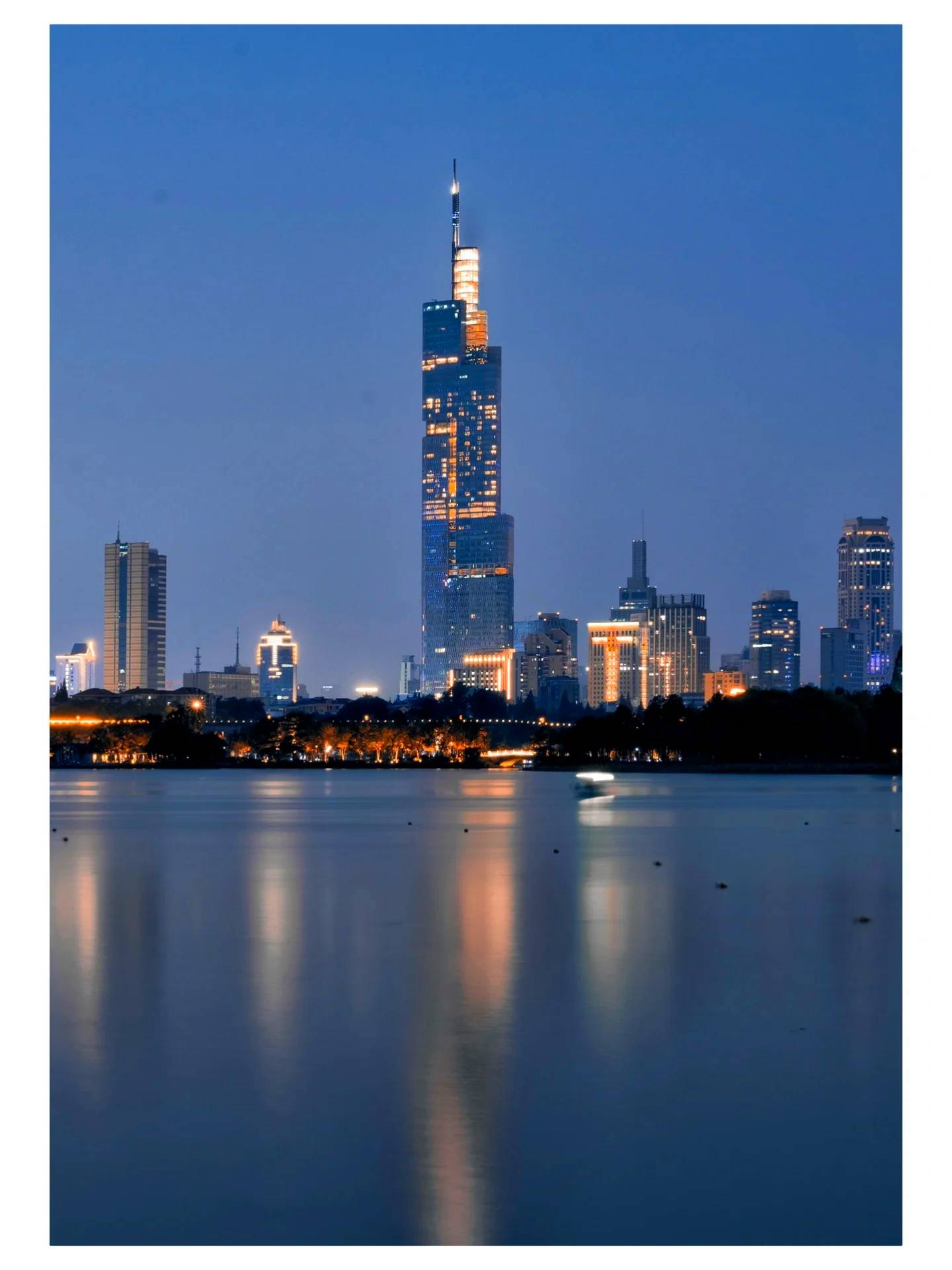 南京玄武湖游玩夜景拍照攻略_城墙_城市_解放门