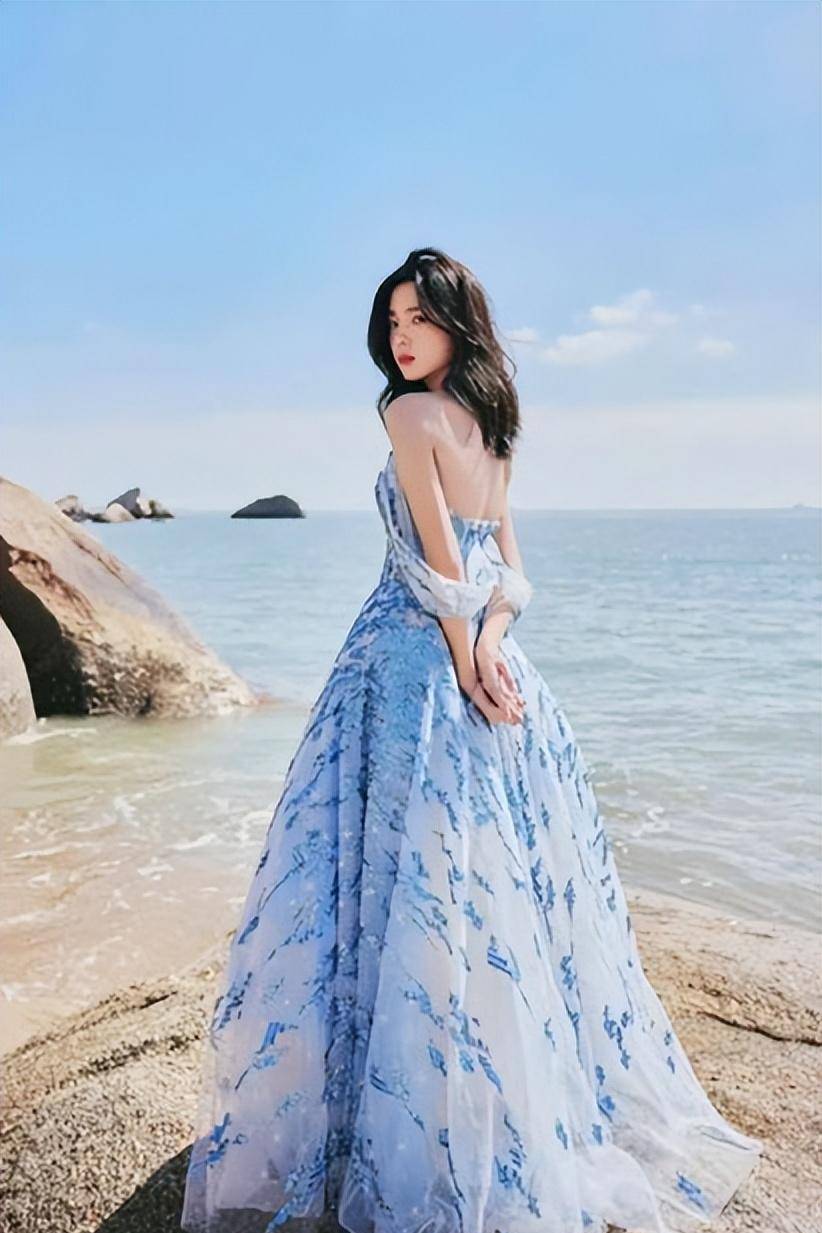 为什么有些衣服让庄达菲看起来年轻,有些衣服让她看起来成熟?