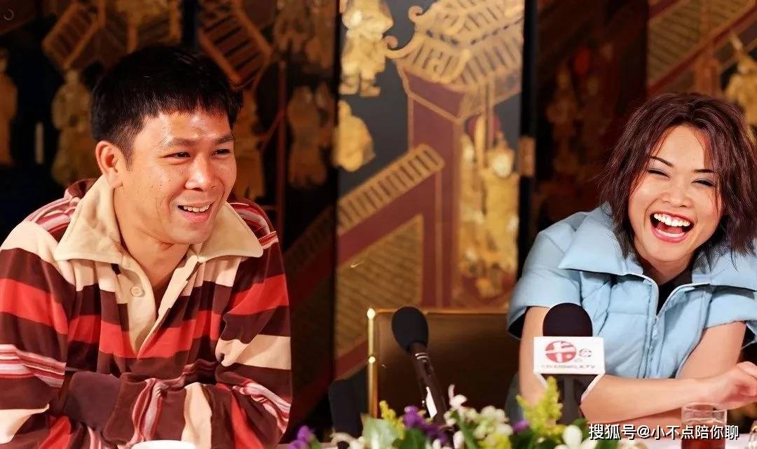 被两个男人折磨致精神分裂,49岁街头卖唱无人识_许美静_陈佳明_事业