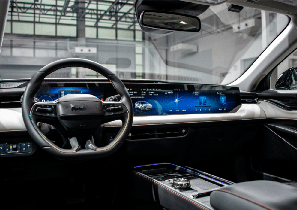 问界m9内饰正式发布:在使用三联屏的系列车型里,它的水平如何?