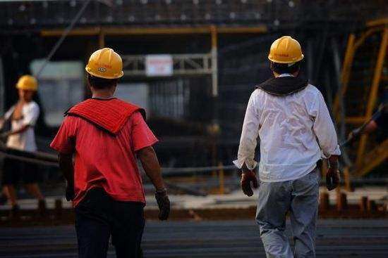 年底了,常年外出打工的年轻农民工为何害怕回老家?_农村_城市_年轻人