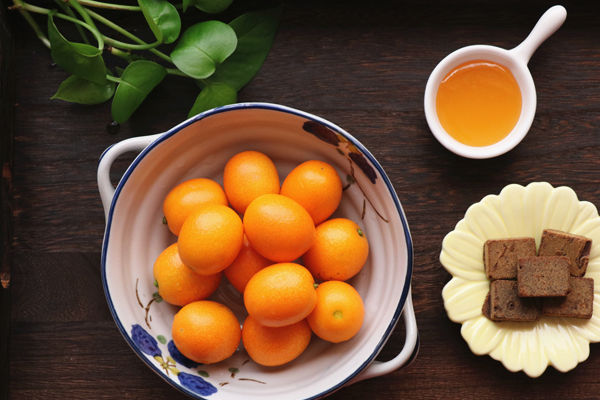 把它蒸一蒸,止咳又化痰,才5块钱,一个电饭煲就能做_金桔_红糖_食用