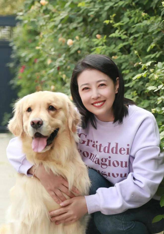 歌手黄安曝周海媚显赫家世,与关晓彤同宗,去世前有一线生机