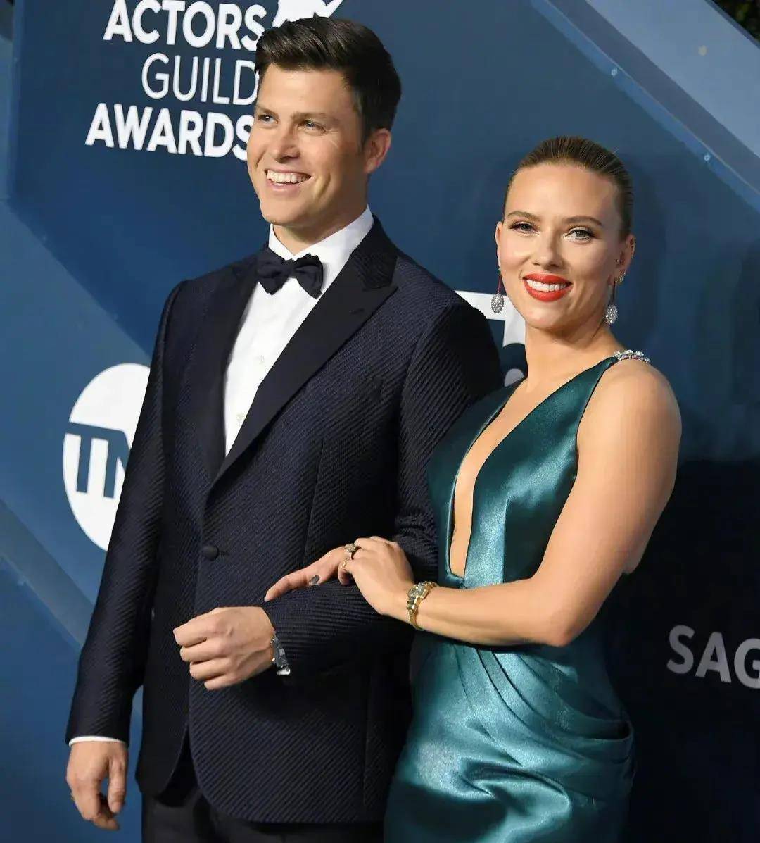 期间,在蕾哈娜的一次直播中,杜兰特进入直播间和蕾哈娜互动,刚说两句