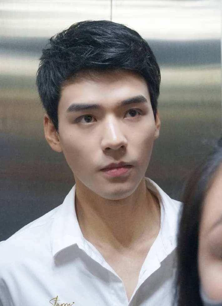 路人眼镜下的龚俊到底有多帅?立体五官出众,1.