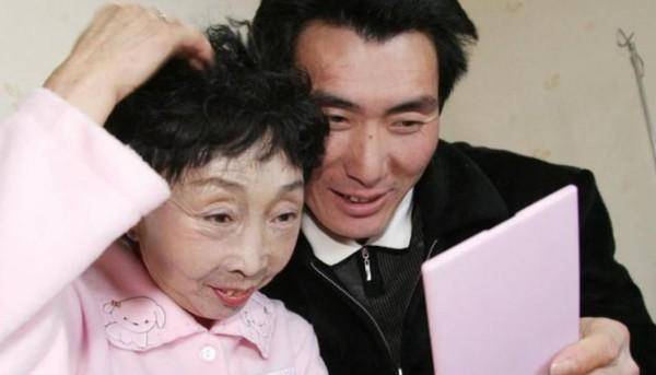 东北小伙李玉成:27岁娶59岁二婚老太,和父母决裂,24年恩爱如初_马玉