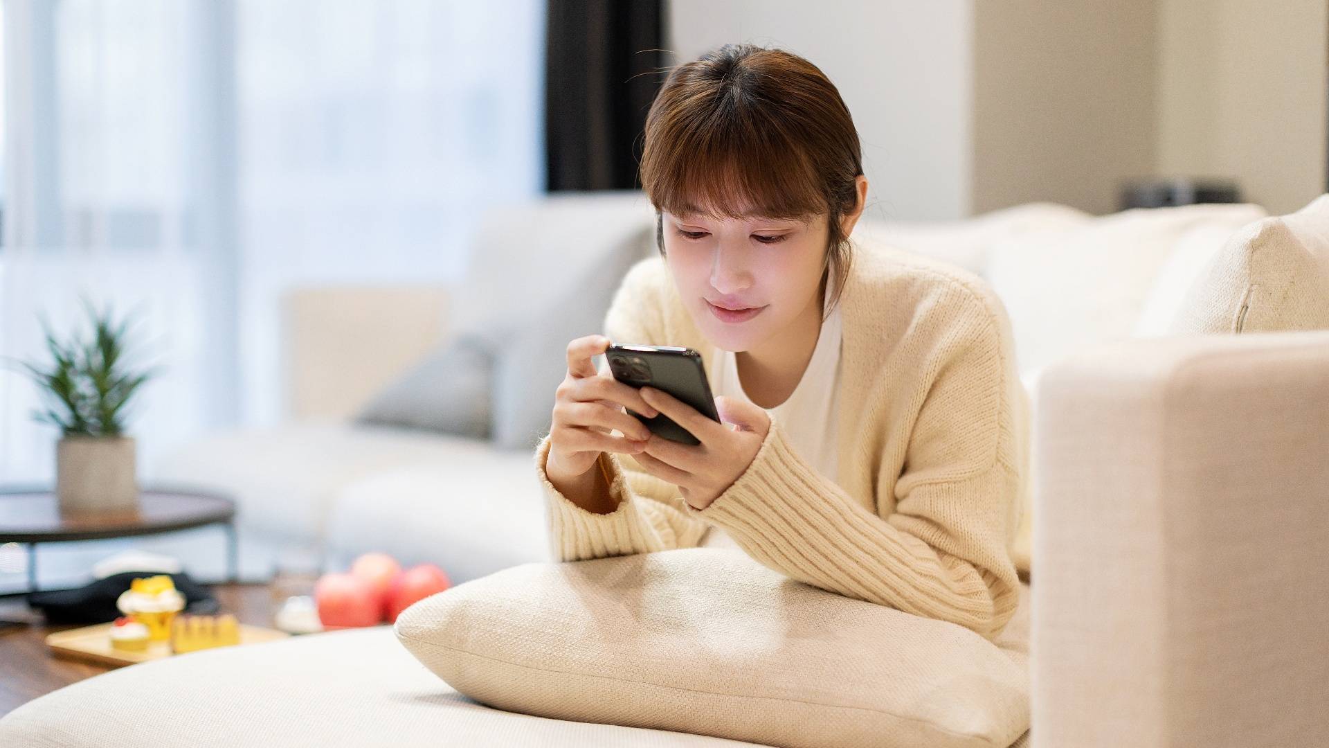 解析沉迷追剧的心理原因_生活_价值观_观众