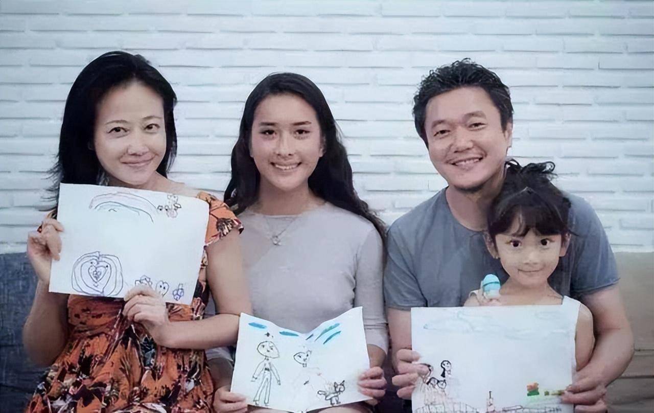 于是后来陈冲又把许文珊带进了电影《误杀》中,饰演