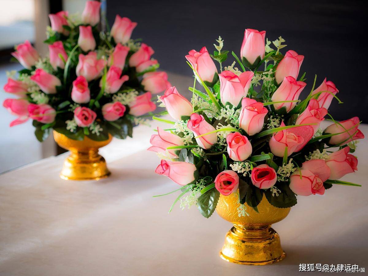 假花居家中养的鲜花能给家里营造美好,温馨的氛围,如果插花枯萎或凋谢