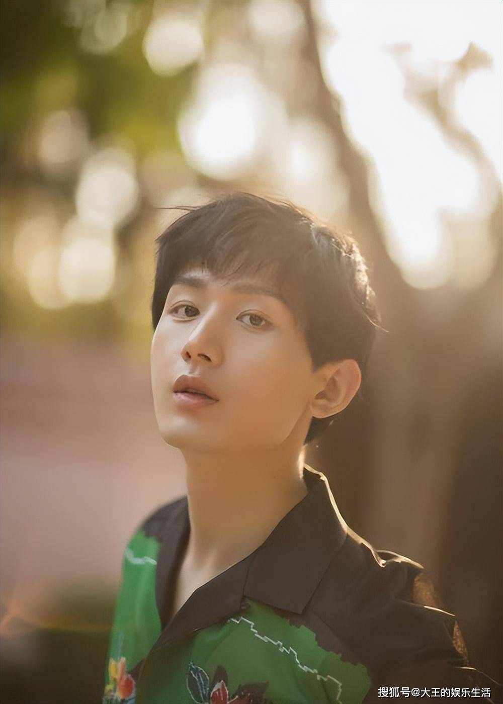 陈晓怎么都想不到,当年身后的小跟班,如今已逆袭成古装"顶流"_成毅