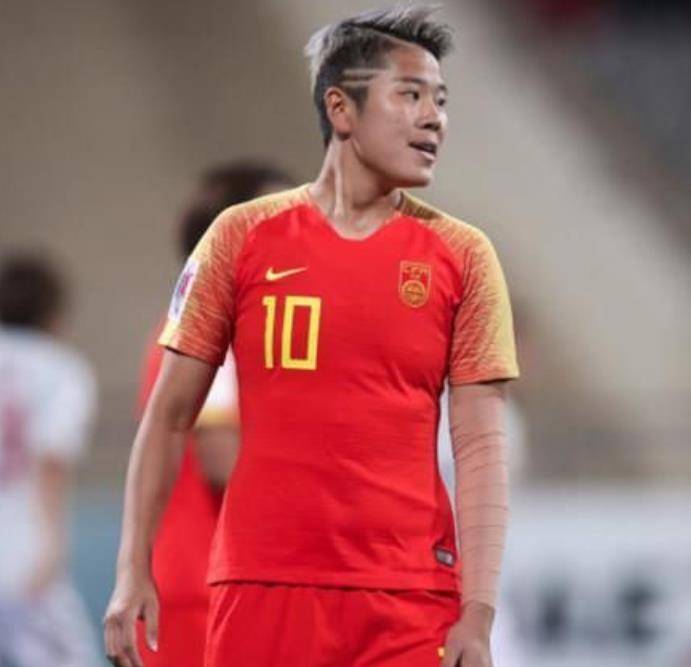 现在,李影和女友已经在一起一年了,两人之间的联系非常甜蜜,之前李影