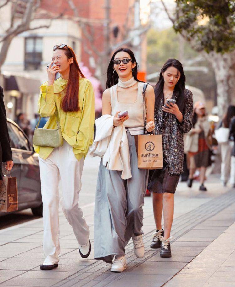 不化浓妆,穿衣简约,洋气迷人_造型_风格_基本