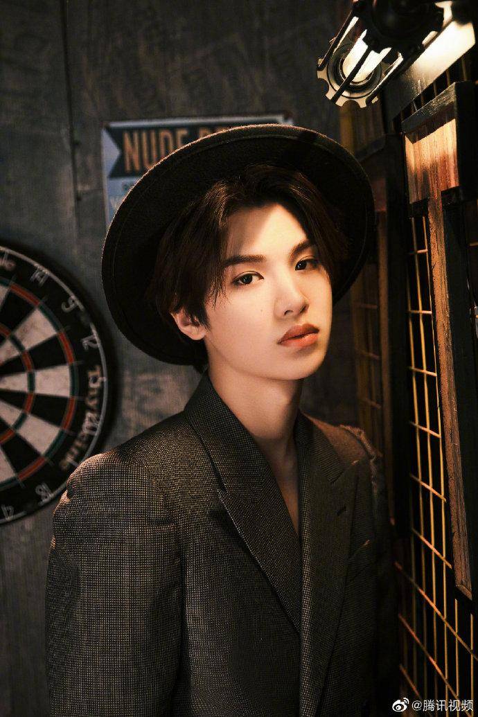 1图:赵露思 杨幂 杨紫 龚俊 王鹤棣 王一博 张艺兴 任嘉伦 蔡徐坤