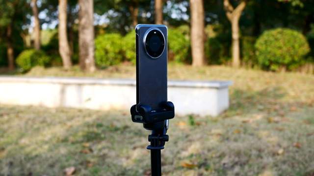 带稳定器的防抖自拍杆,支持AI人脸追踪:奥川M2 PRO体验