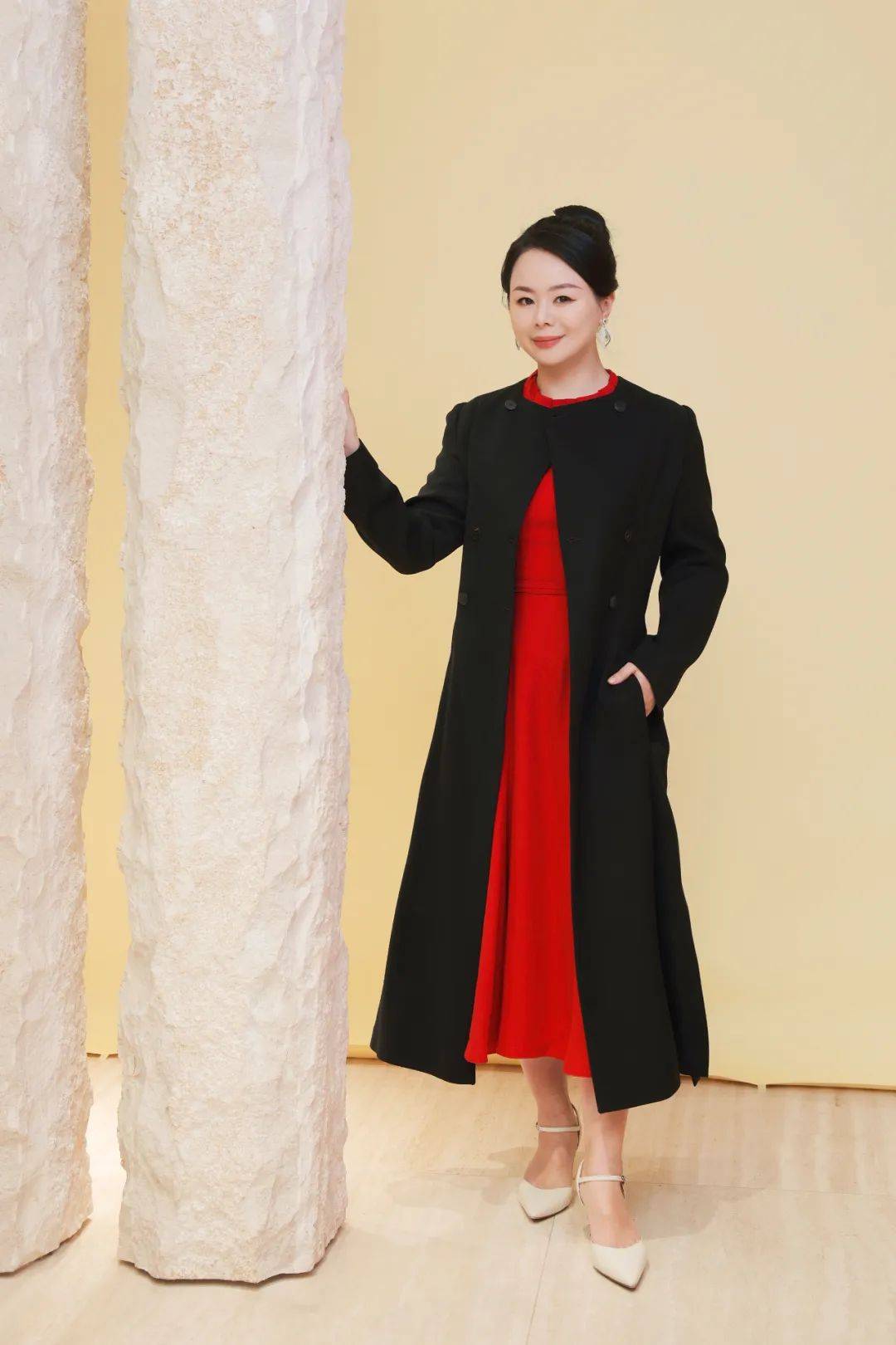 孟晚舟,马斯克妈妈都爱的羊绒大衣,为什么懂行的人都要买?