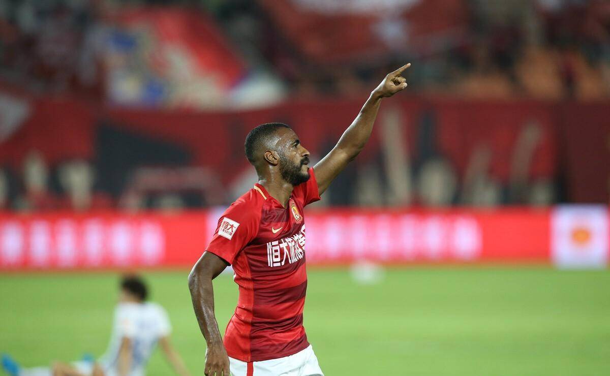 广州恒大传奇球员穆里奇重返赛场加入业余球队挑战职业生涯新高度