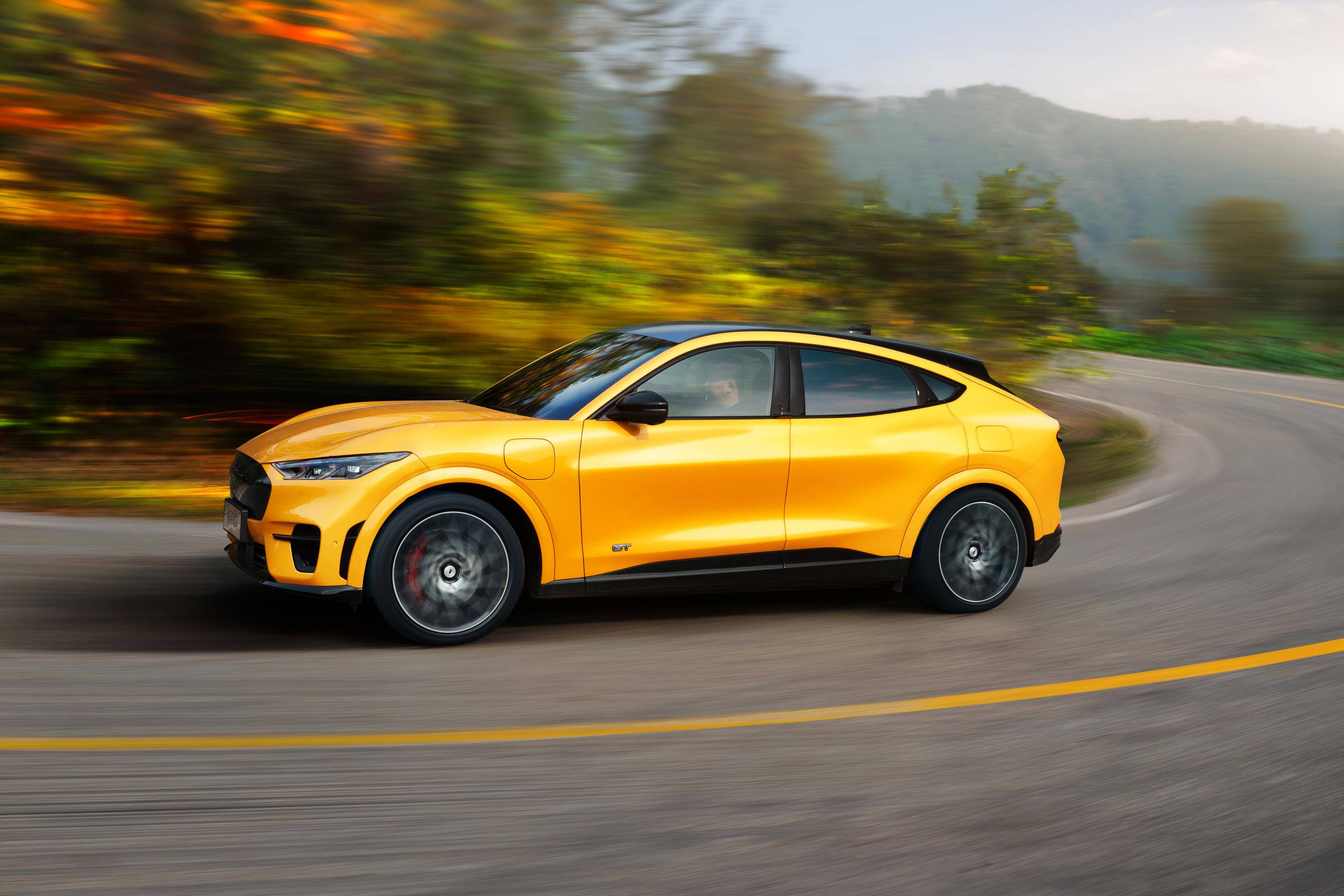 新款电马驾驶日记!街道山道的每一次完美转弯_搜狐汽车_搜狐网