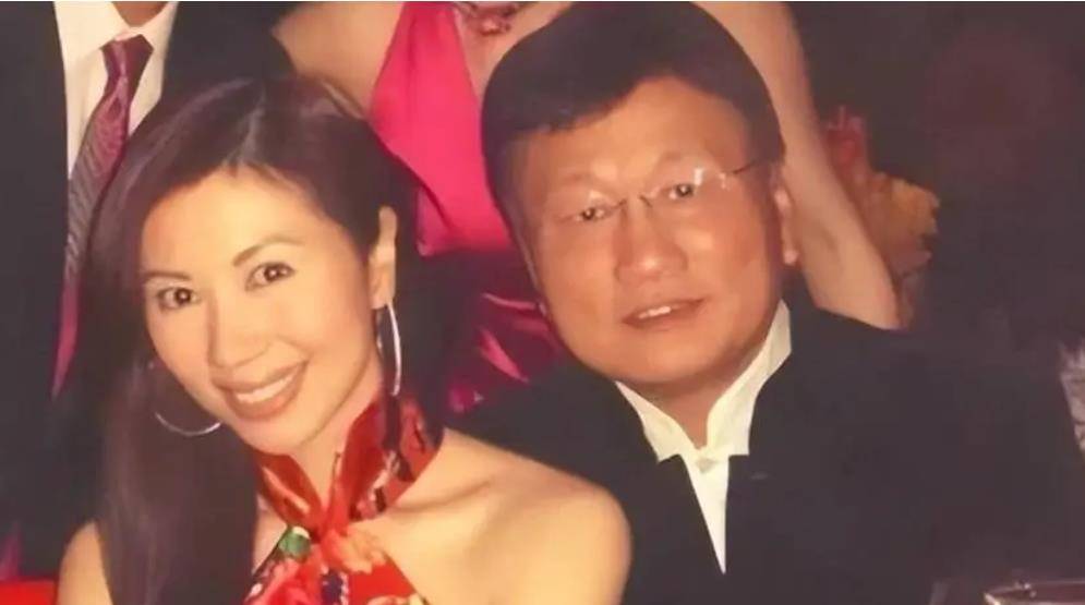 最强港姐杨宝玲:一婚名声尽毁,二婚赚7400万,三婚嫁初恋_邱淑贞_女
