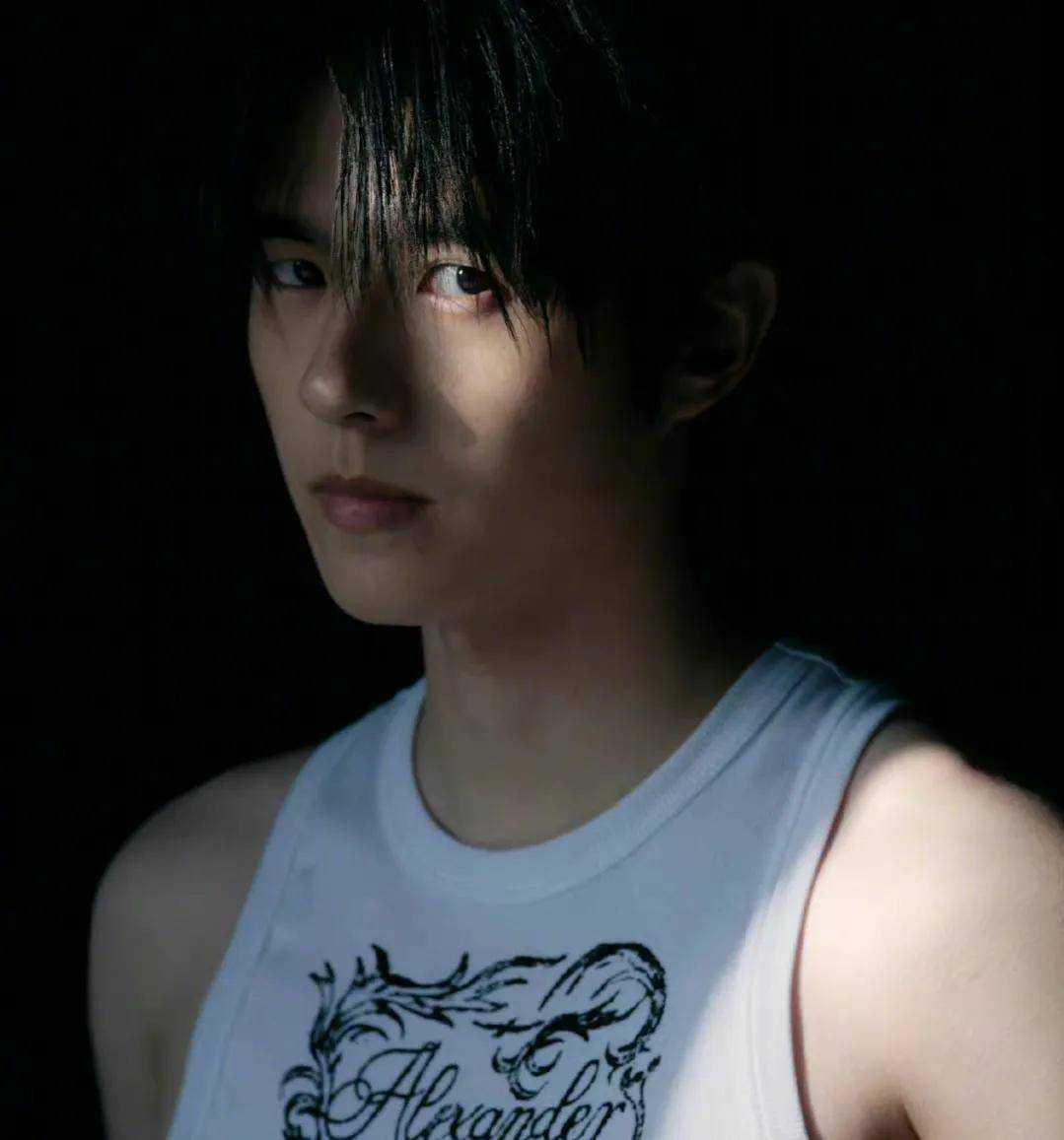 要说恋情被传的最多的一对明星,那一定是周冬雨和刘昊然,二人自从几年