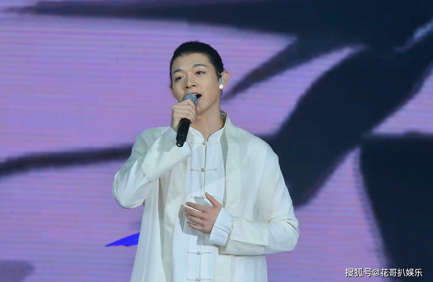 霍尊名誉权官司胜诉,陈露被批是田园女权,网友称他受了不白之冤_要求
