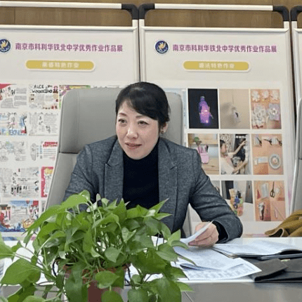 玄武区教育局督导室副主任刘昊就科利华中学铁北分校的学生评价体系