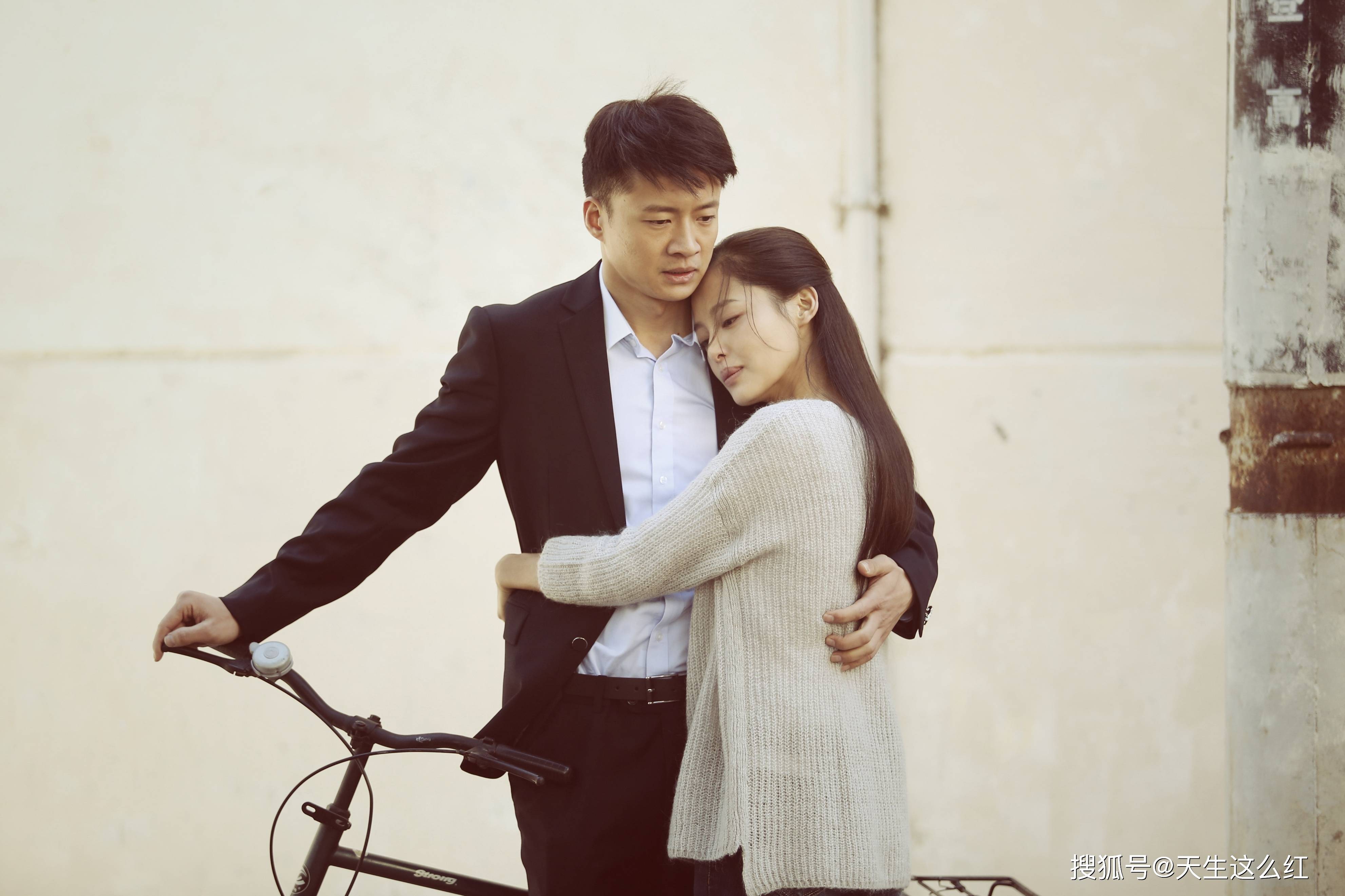 另一部2014年拍的大戏,是丁黑导演的《拥抱星星的月亮》,辛芷蕾是女