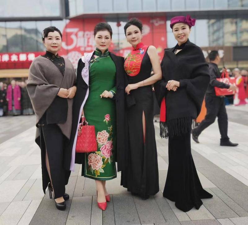 中国旗袍协会全球国服旗袍文化传播大使,四川旗袍联盟首席高级顾问