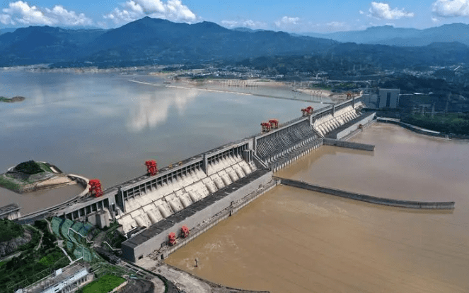 三峡大坝截流20多年，库区淤沙18亿吨，为何不放开让人挖沙？(图4)